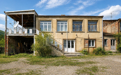 იყიდება ძველი აშენებული სახლი - აგარაკი საგარეჯოში