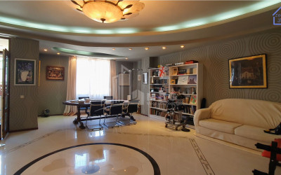 For Sale Flat, in Vake