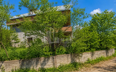 იყიდება ძველი აშენებული სახლი - აგარაკი მუხათწყაროში, მცხეთა