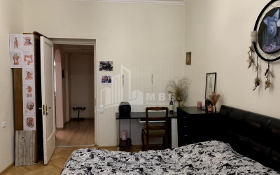 იყიდება ბინა, საბურთალო