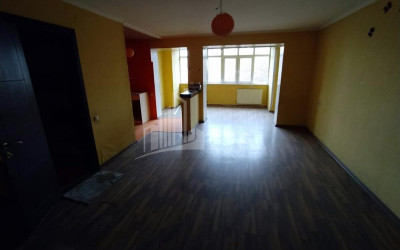 იყიდება ბინა, საბურთალო