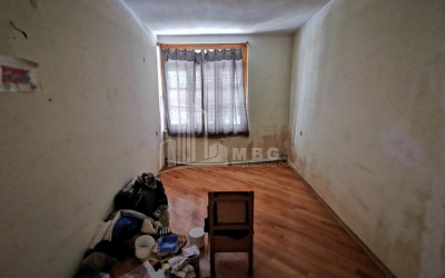 For Sale Flat, in Surrounding area of metro Guramishvili
