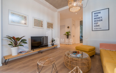 For Sale House - Villa, in fence