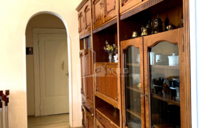 იყიდება ბინა, საბურთალო